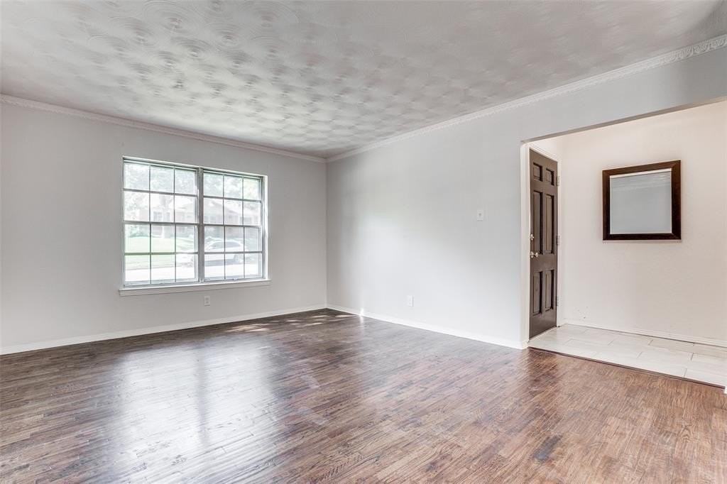 2314 Springhill Dr - Photo 4 of 27