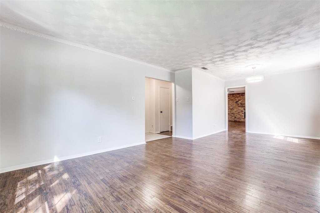 2314 Springhill Dr - Photo 5 of 27