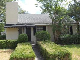 featured image of 2806 Hedgerow Dr