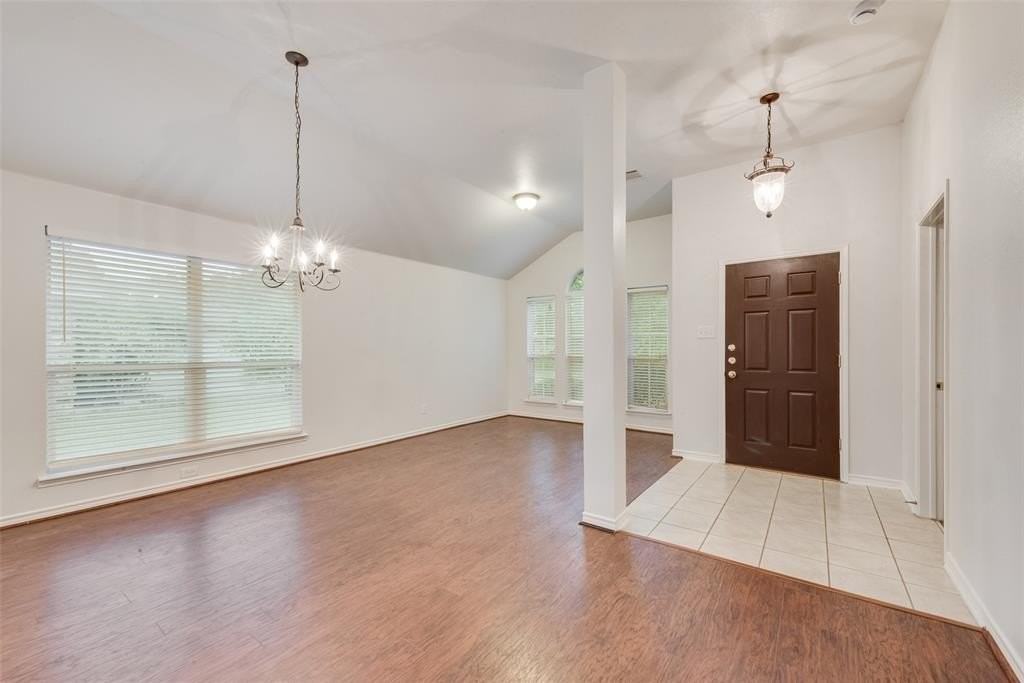 2760 Beacon Hill Dr - Photo 4 of 28