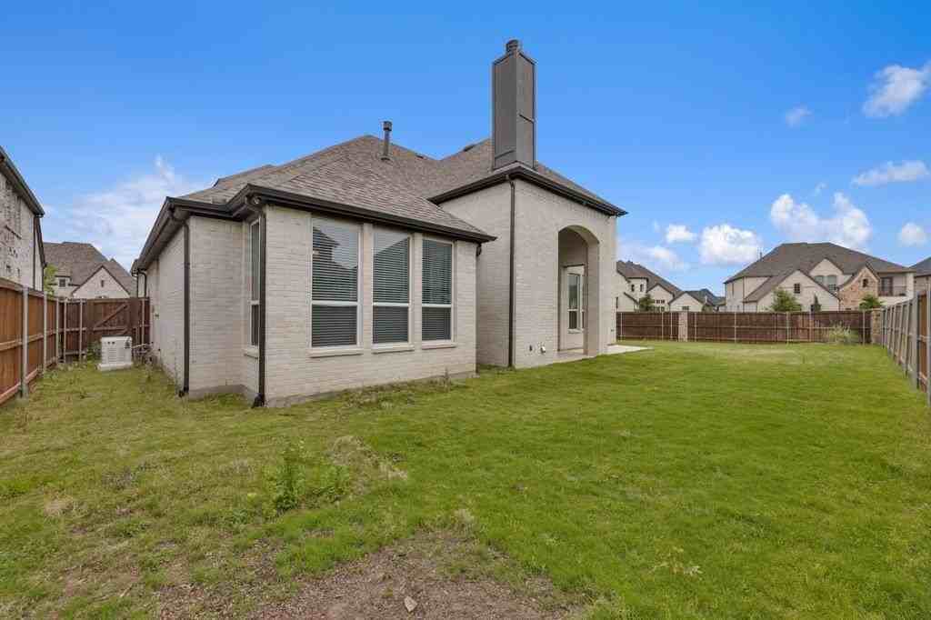 545 Goose Lake Dr - Photo 3 of 29