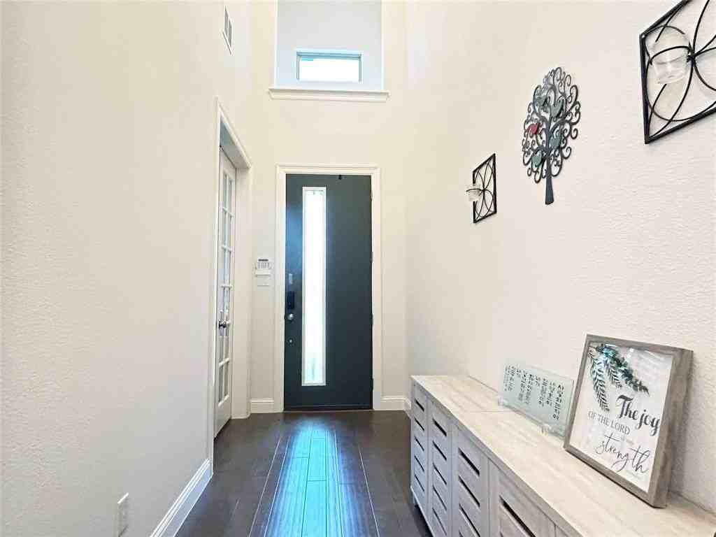 1038 Joanna Ln - Photo 3 of 29