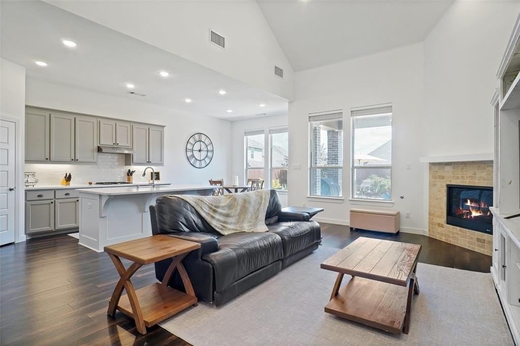 525 Overton Ave - Photo 3 of 34