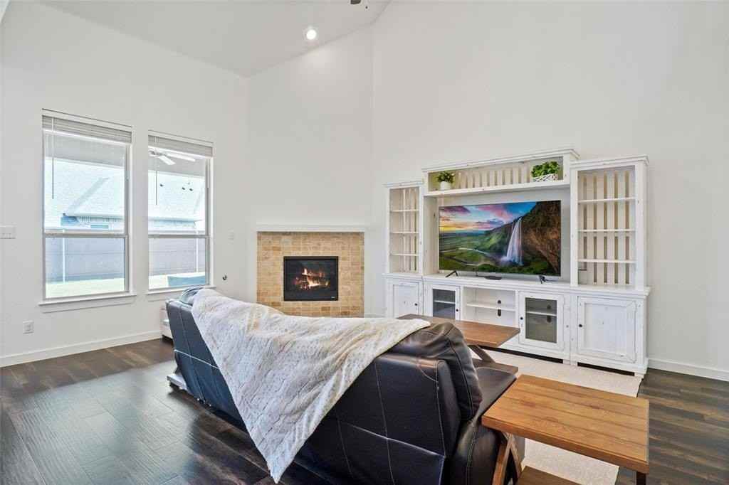 525 Overton Ave - Photo 4 of 34