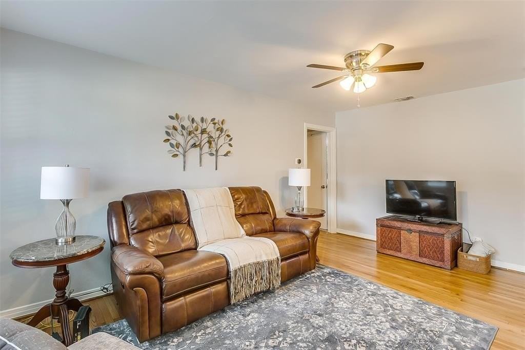 4704 Collinwood Ave - Photo 3 of 26