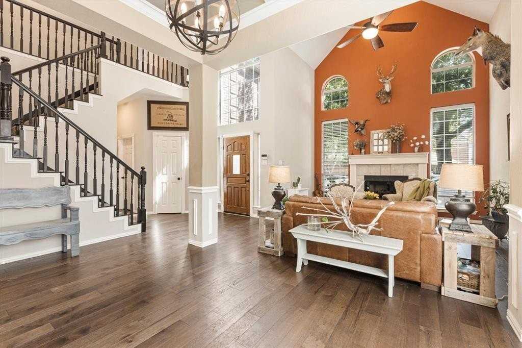 673 Nottingham Dr - Photo 4 of 25