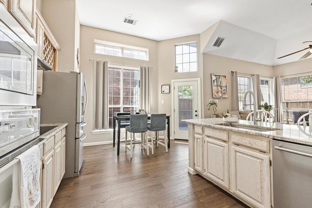 673 Nottingham Dr - Photo 7 of 25