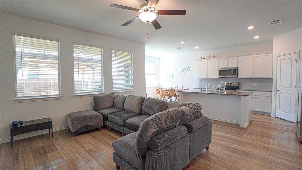 733 Alden Dr - Photo 4 of 20