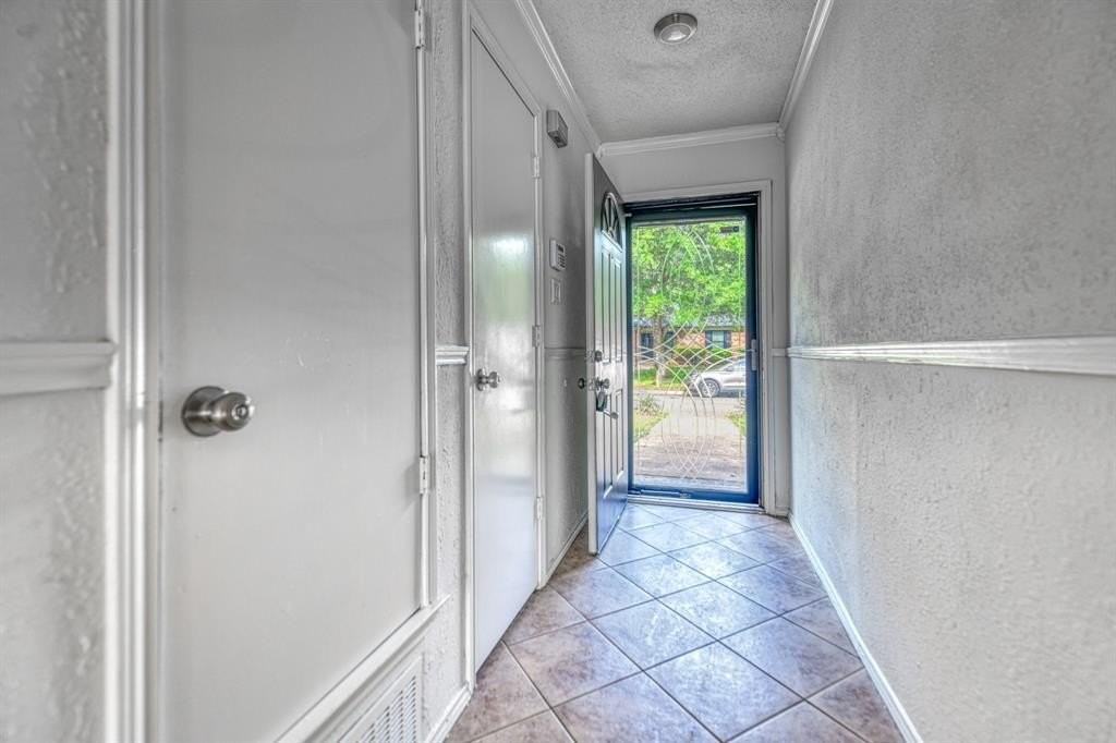 6208 Big Springs Dr - Photo 3 of 24