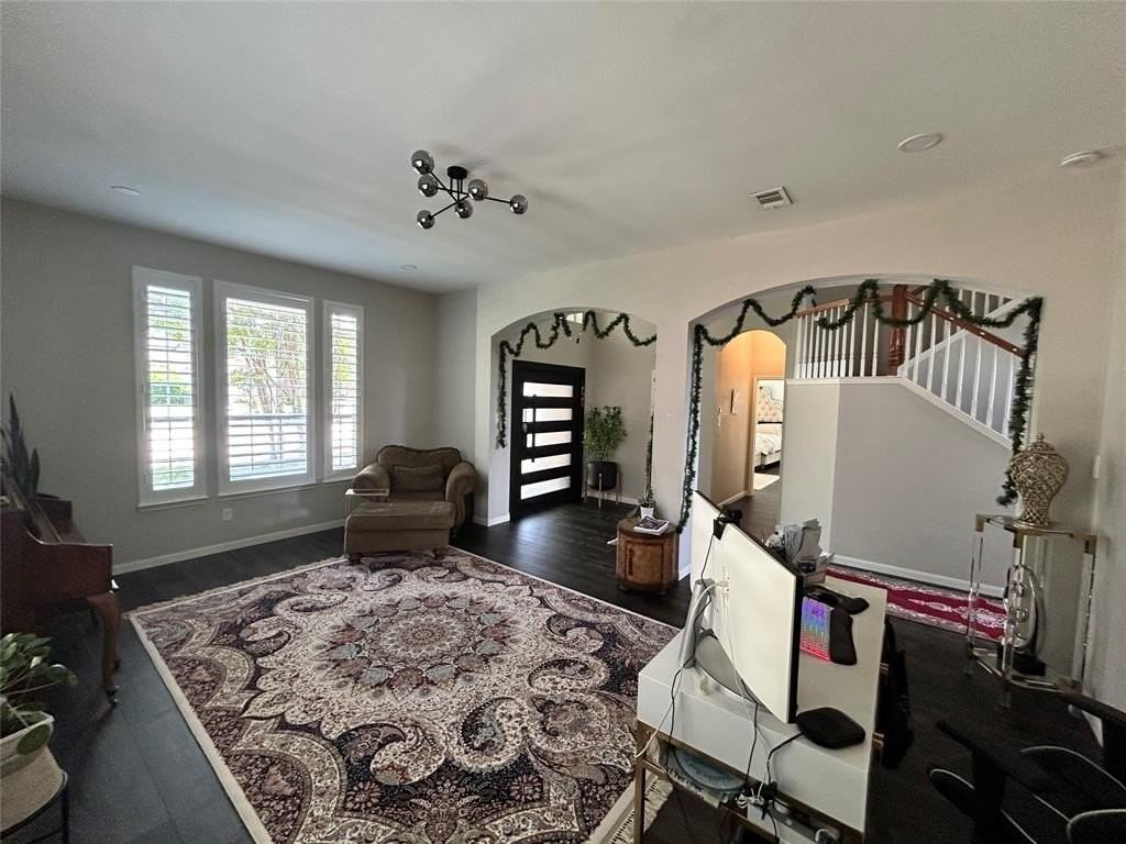 6400 Sidney Ln - Photo 5 of 26