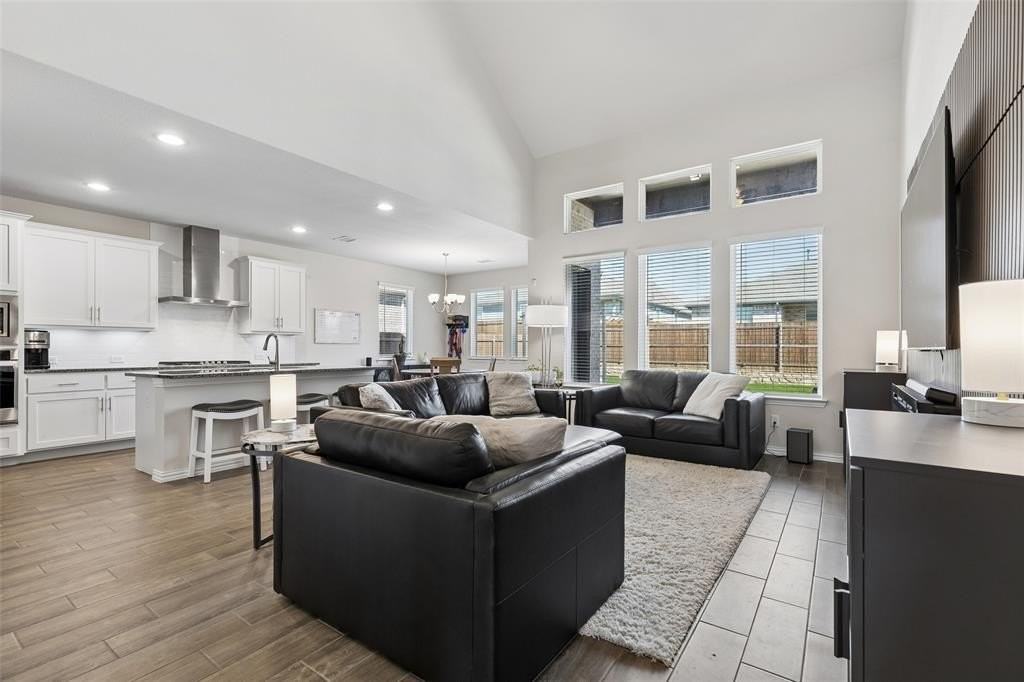 1416 Jackdaw Rd - Photo 3 of 37