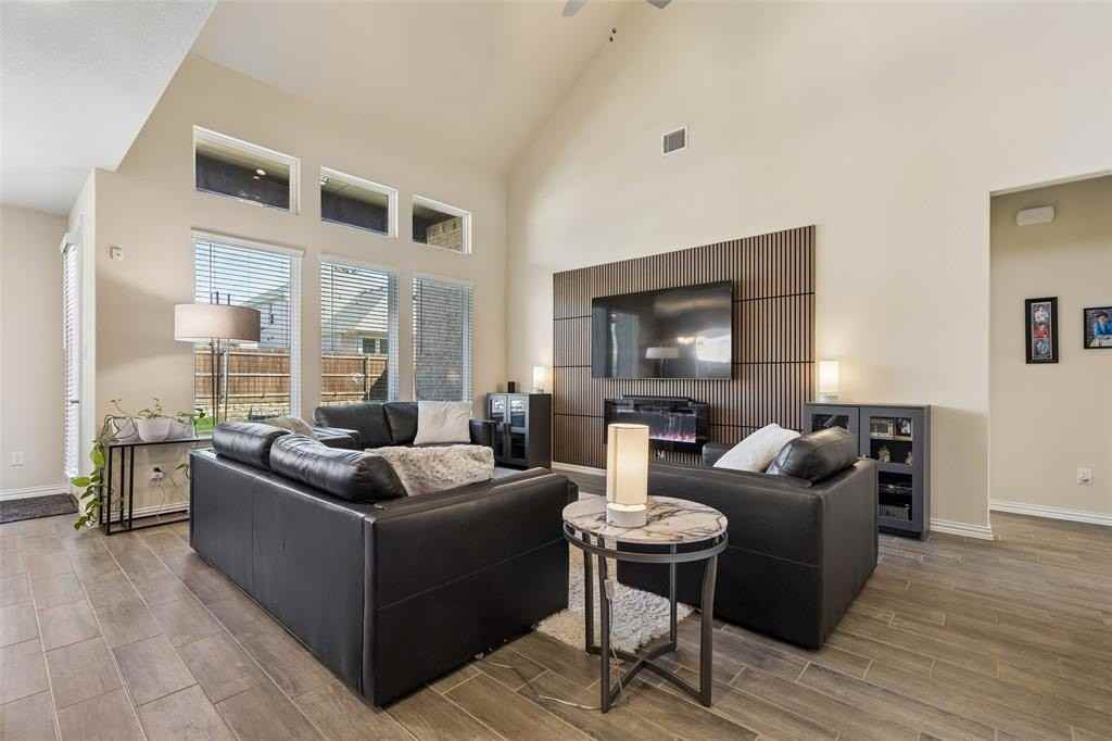 1416 Jackdaw Rd - Photo 4 of 37