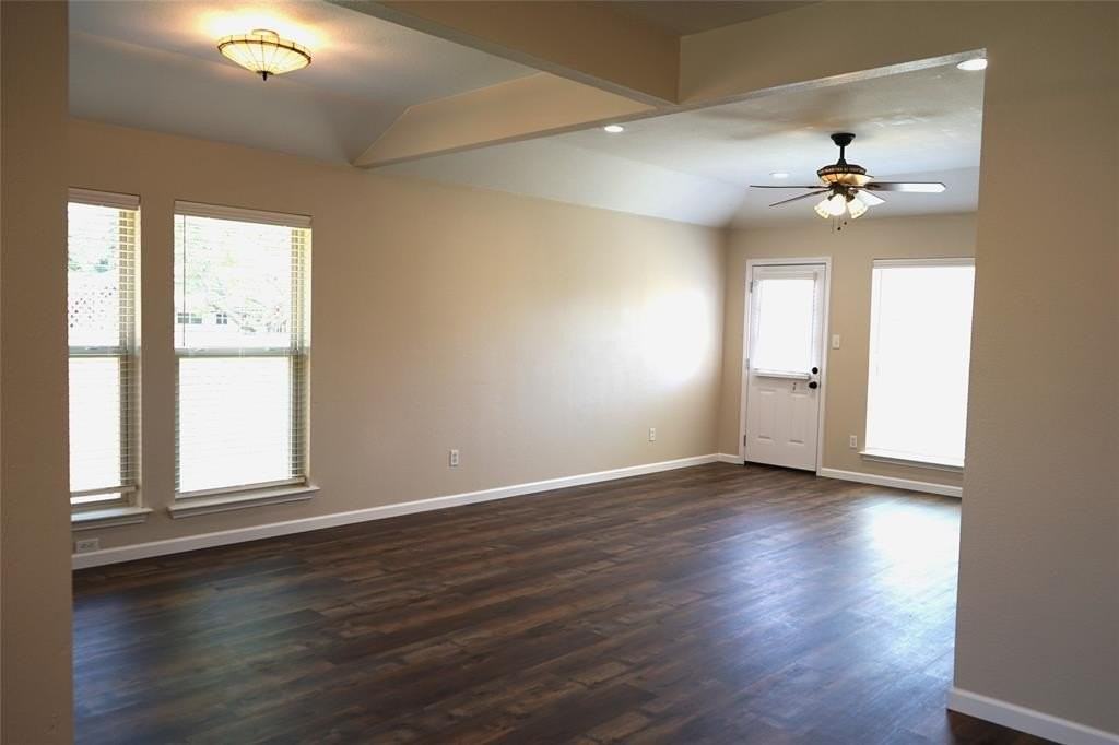 6322 Woolwich Dr - Photo 5 of 29