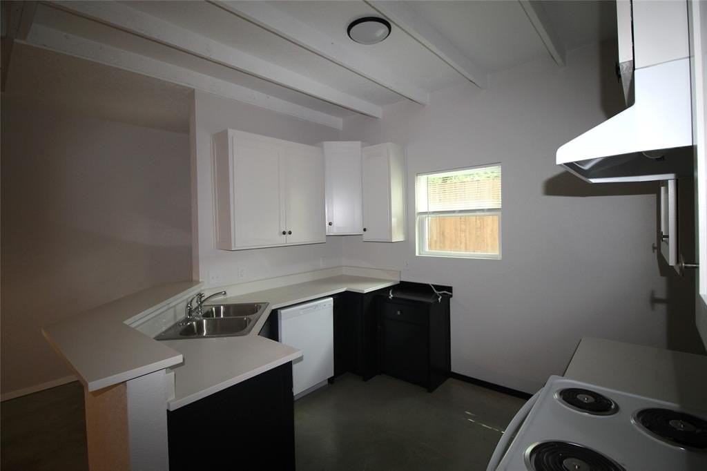 221 San Angelo Ave #B - Photo 6 of 29