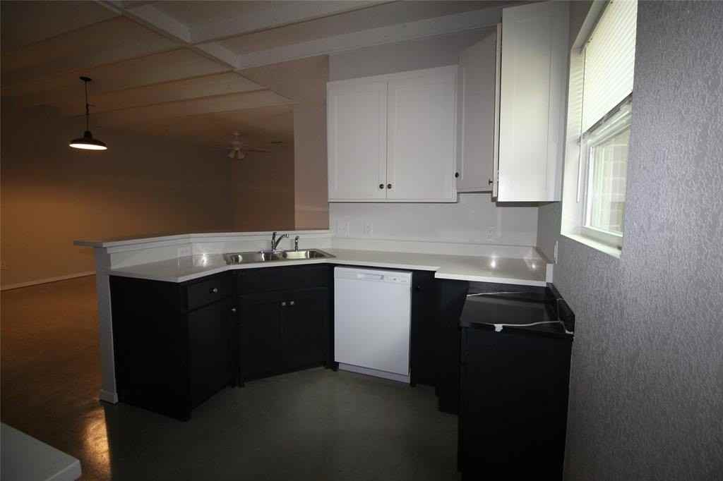 221 San Angelo Ave #B - Photo 7 of 29