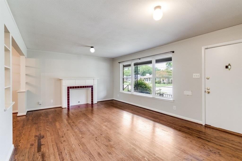 9831 Mercer Dr - Photo 2 of 12