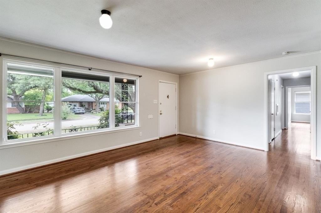 9831 Mercer Dr - Photo 3 of 12