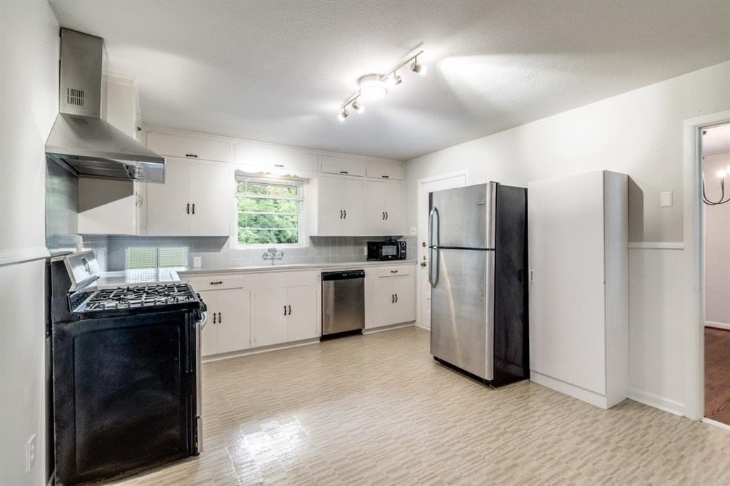 9831 Mercer Dr - Photo 5 of 12