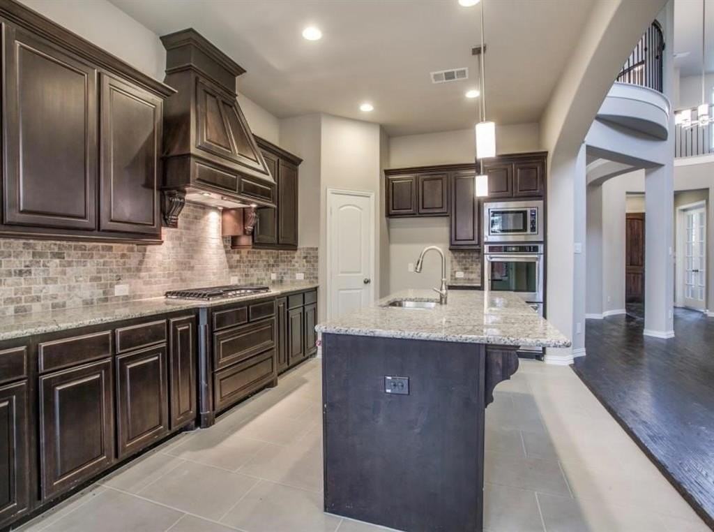 6812 Humboldt Pl - Photo 4 of 9