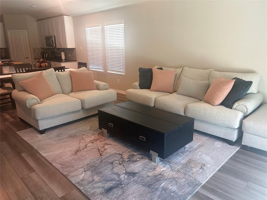 216 Luna Ln - Photo 3 of 10