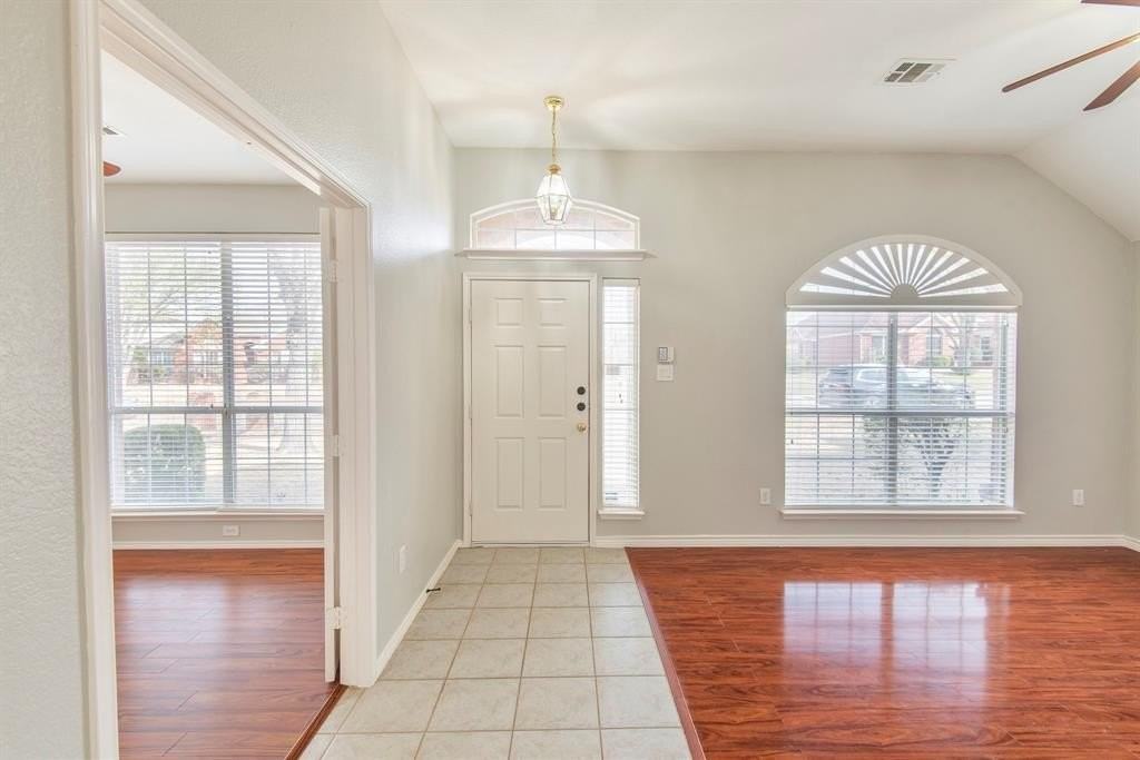 2424 Cimmaron Dr - Photo 2 of 25