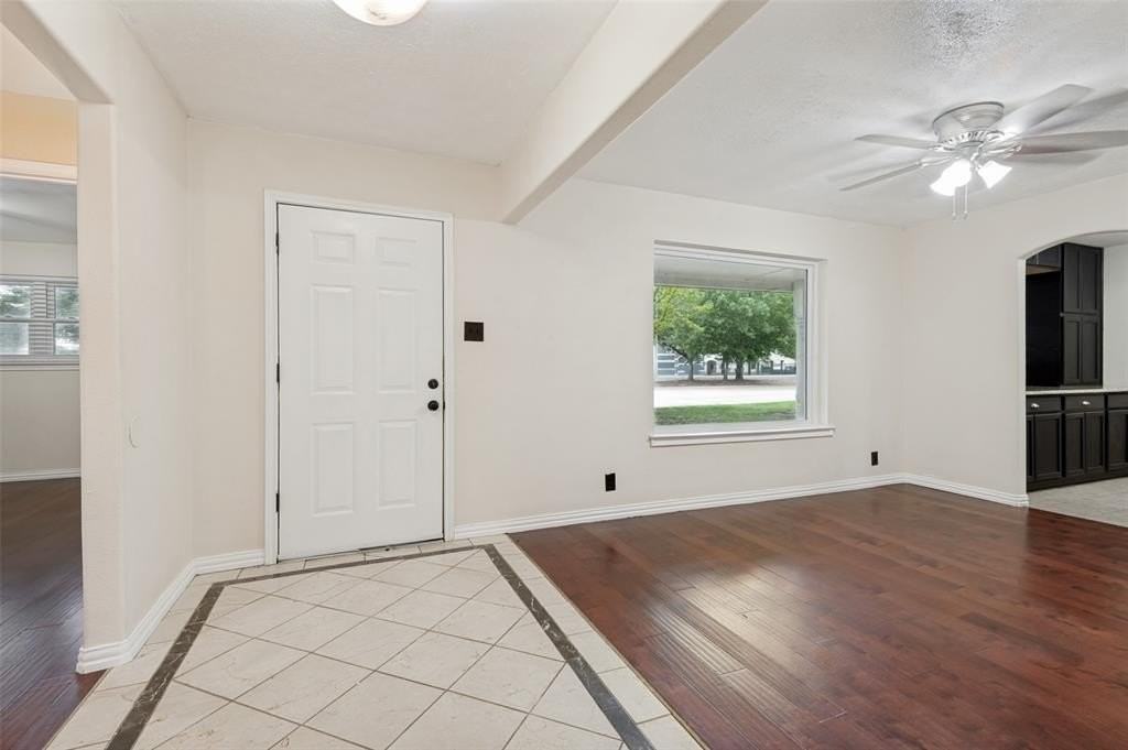 1051 College Pkwy - Photo 2 of 12