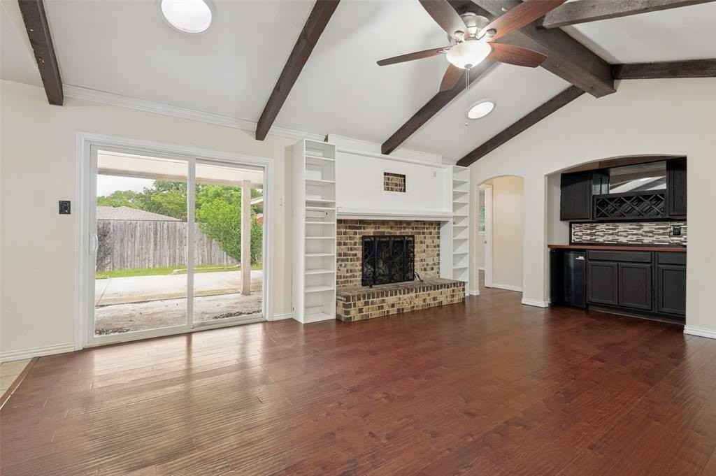 1051 College Pkwy - Photo 3 of 12