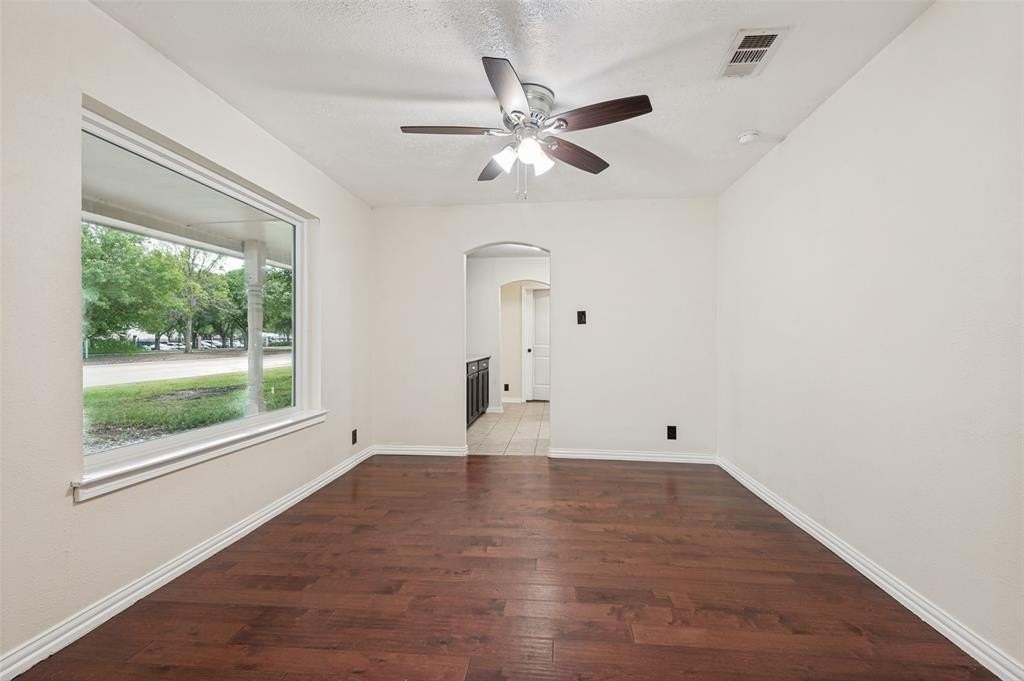 1051 College Pkwy - Photo 5 of 12