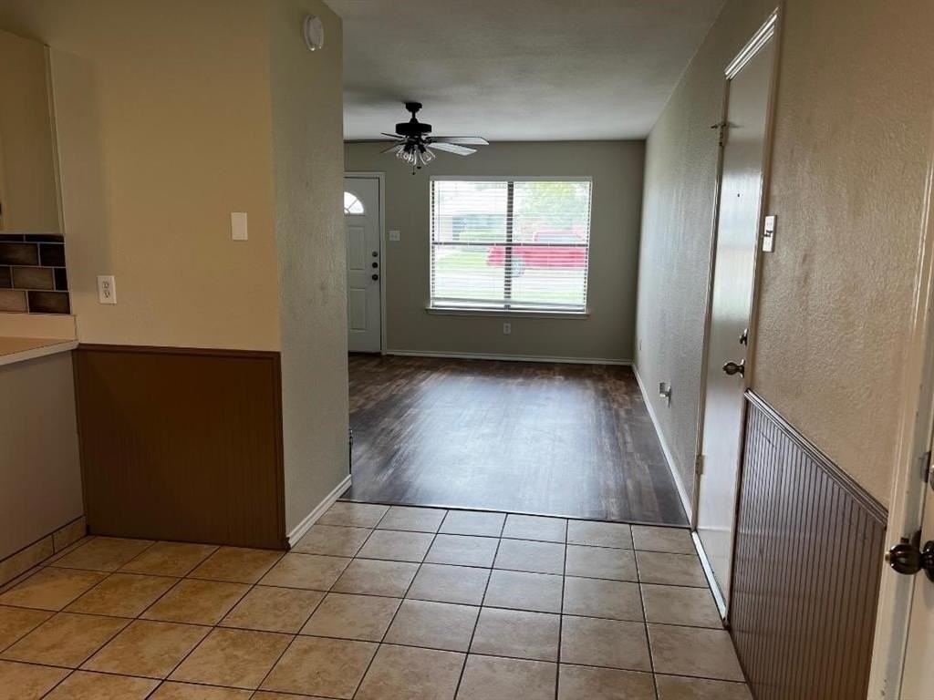 713 E Avenue F - Photo 7 of 13