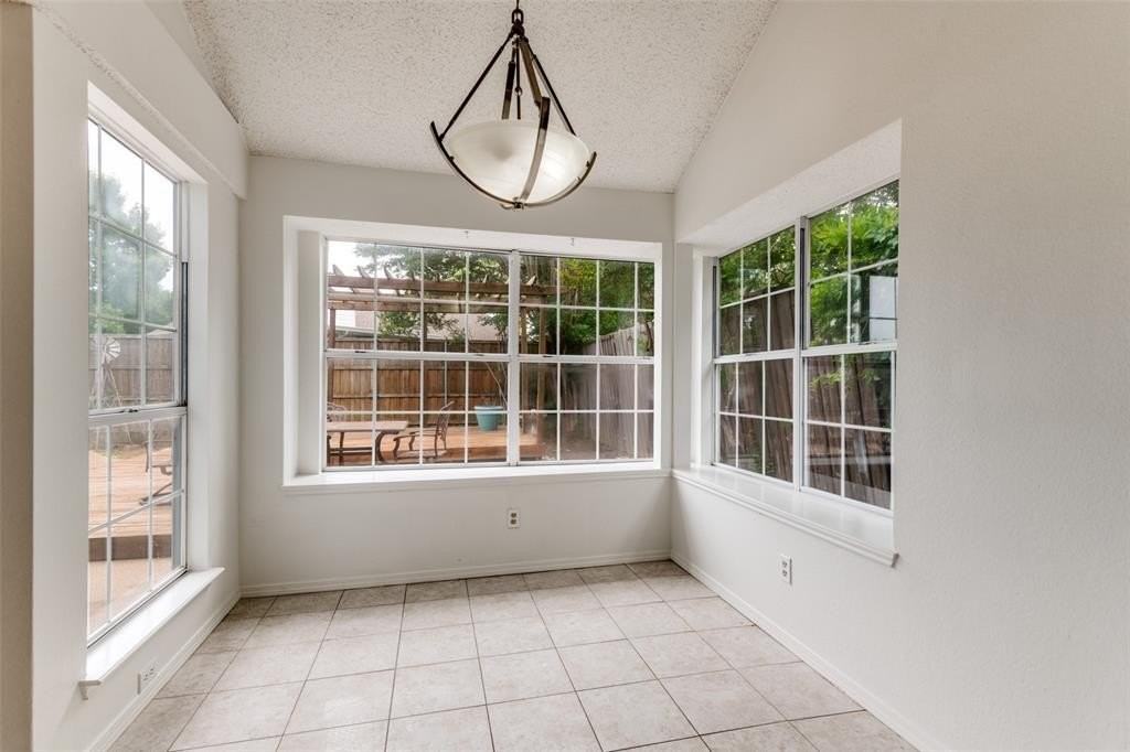 8110 Regatta Dr - Photo 5 of 12