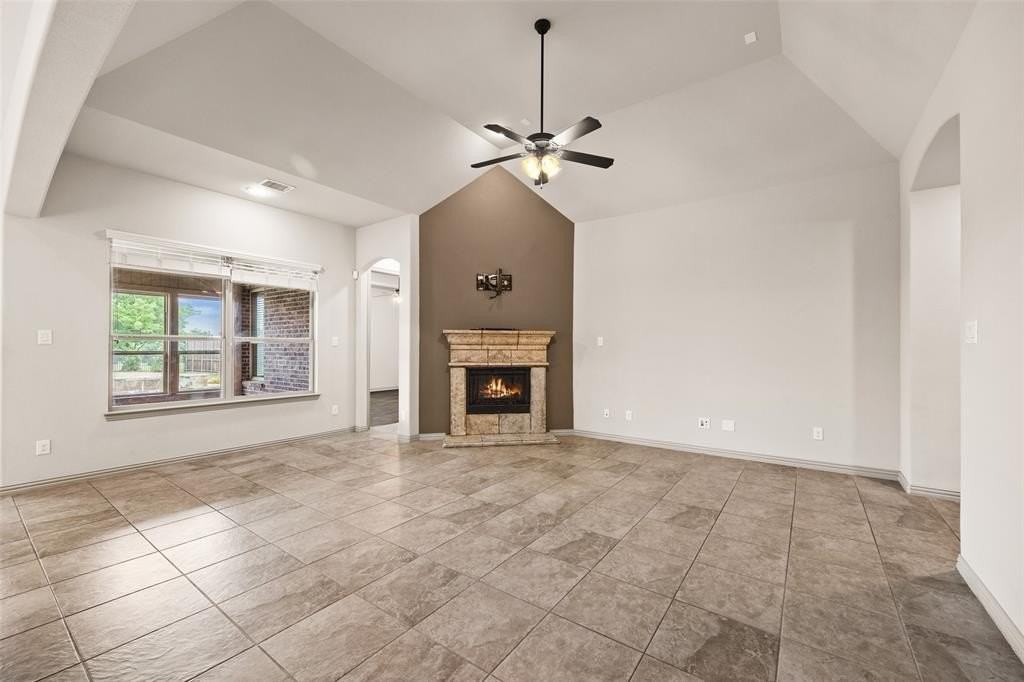 586 Mountcastle Dr - Photo 3 of 23