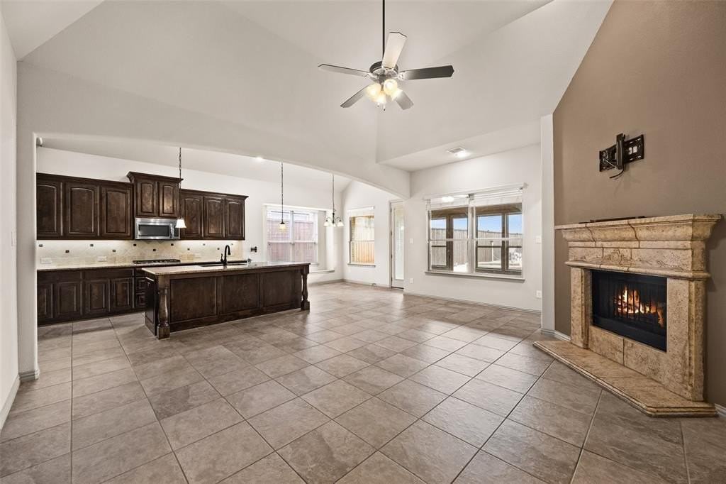 586 Mountcastle Dr - Photo 4 of 23