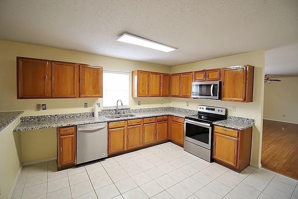 2936 Santa Sabina Dr - Photo 7 of 25