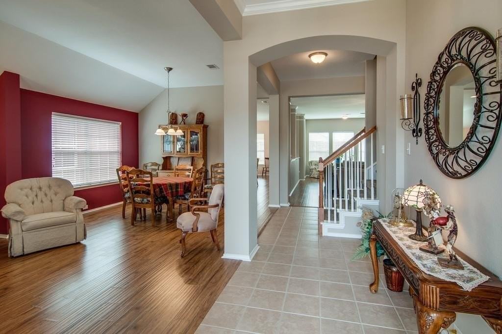 13049 Fencerow Rd - Photo 4 of 32