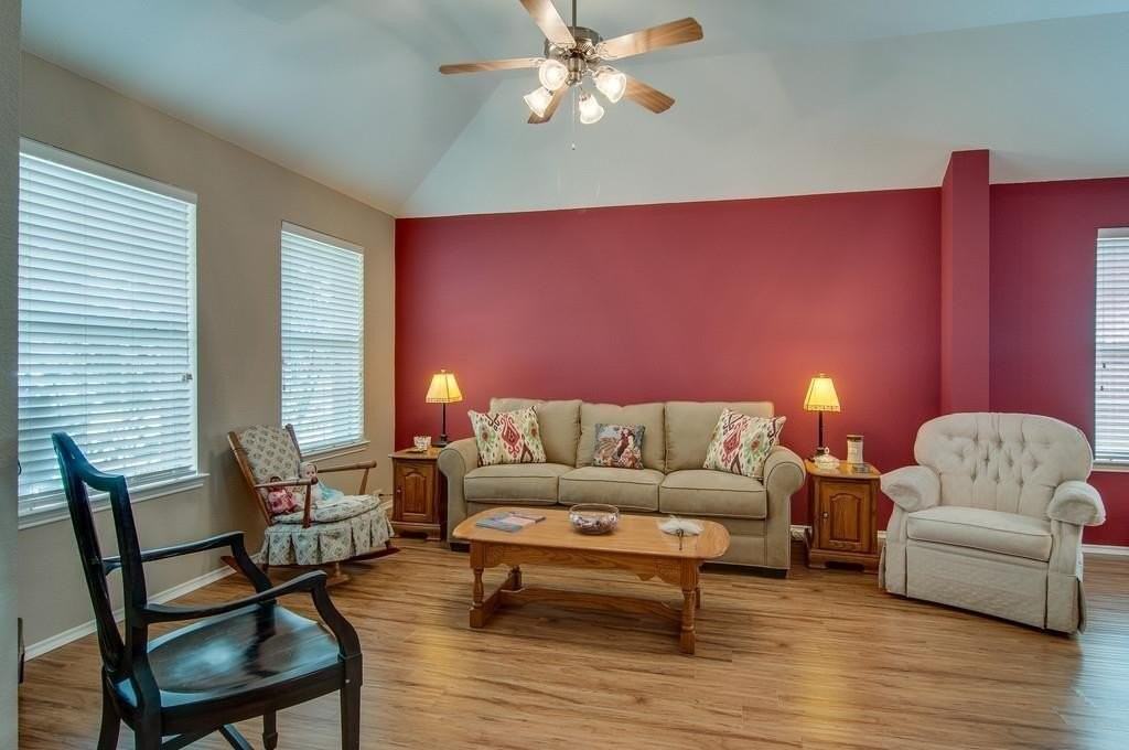 13049 Fencerow Rd - Photo 5 of 32