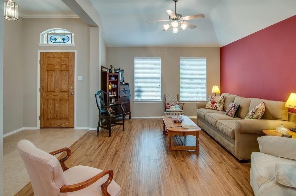 13049 Fencerow Rd - Photo 6 of 32