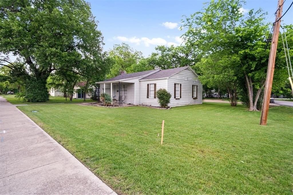 920 N Virginia St - Photo 4 of 26