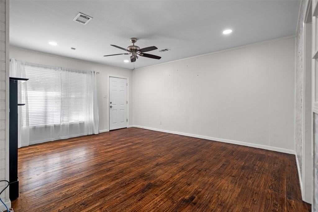 920 N Virginia St - Photo 7 of 26