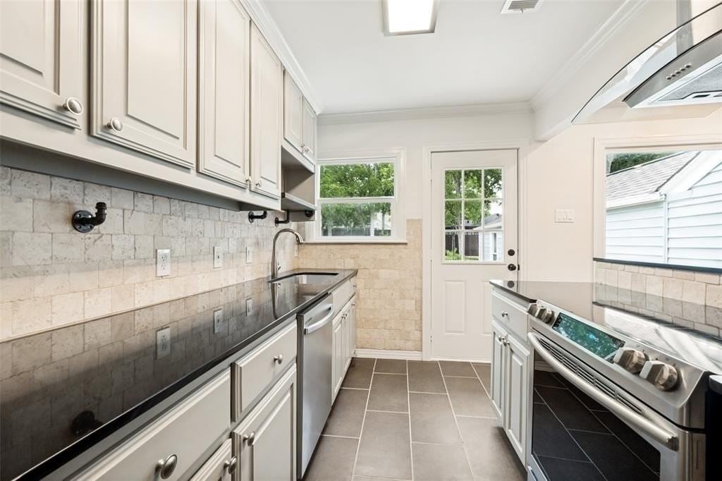 8811 Santa Clara Dr - Photo 6 of 18