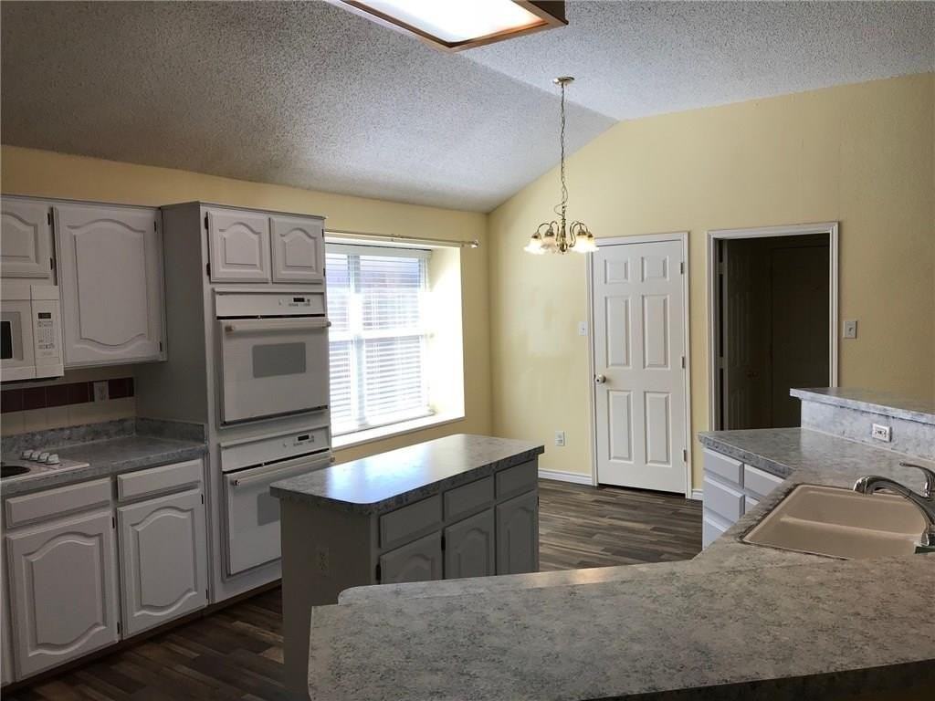 1300 Rosewood Ln - Photo 3 of 12