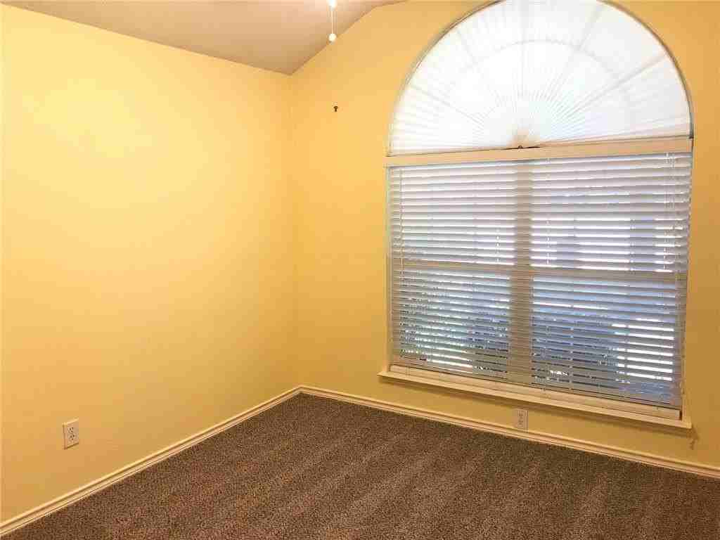 1300 Rosewood Ln - Photo 4 of 12