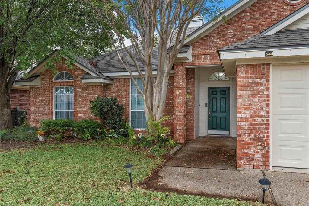 2916 Comanche Trl - Photo 2 of 25