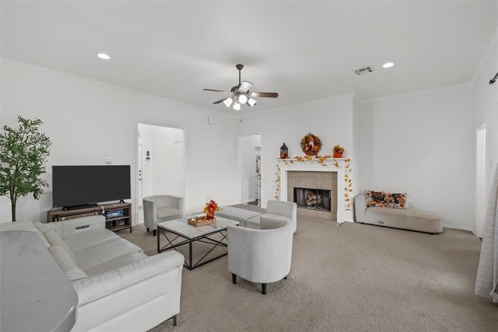 2916 Comanche Trl - Photo 4 of 25