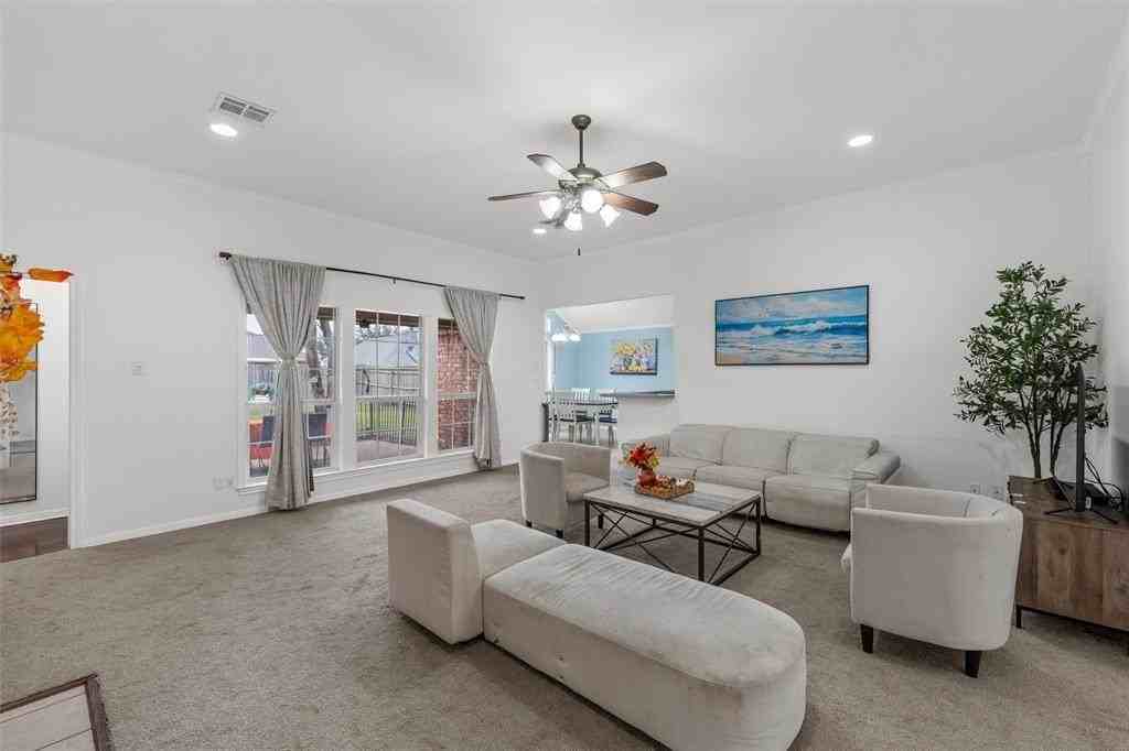 2916 Comanche Trl - Photo 5 of 25