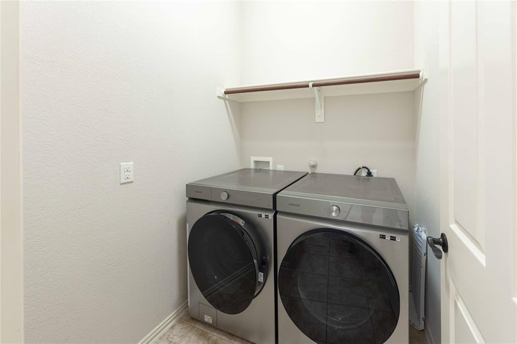 2340 Aurora Dr - Photo 6 of 36