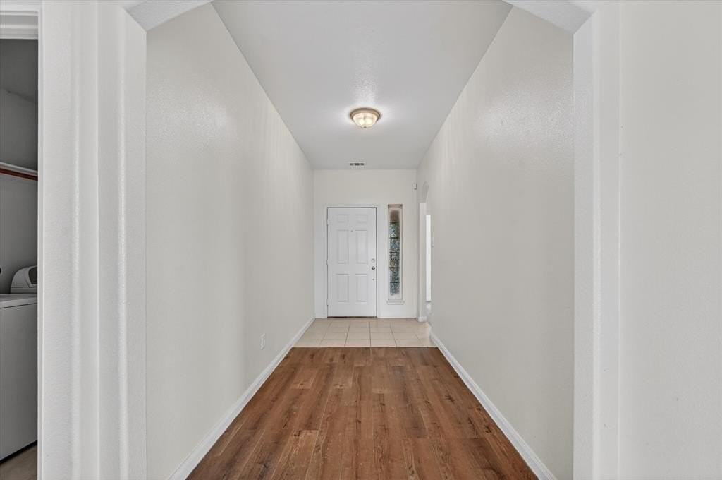 204 Lamont Rd - Photo 5 of 29