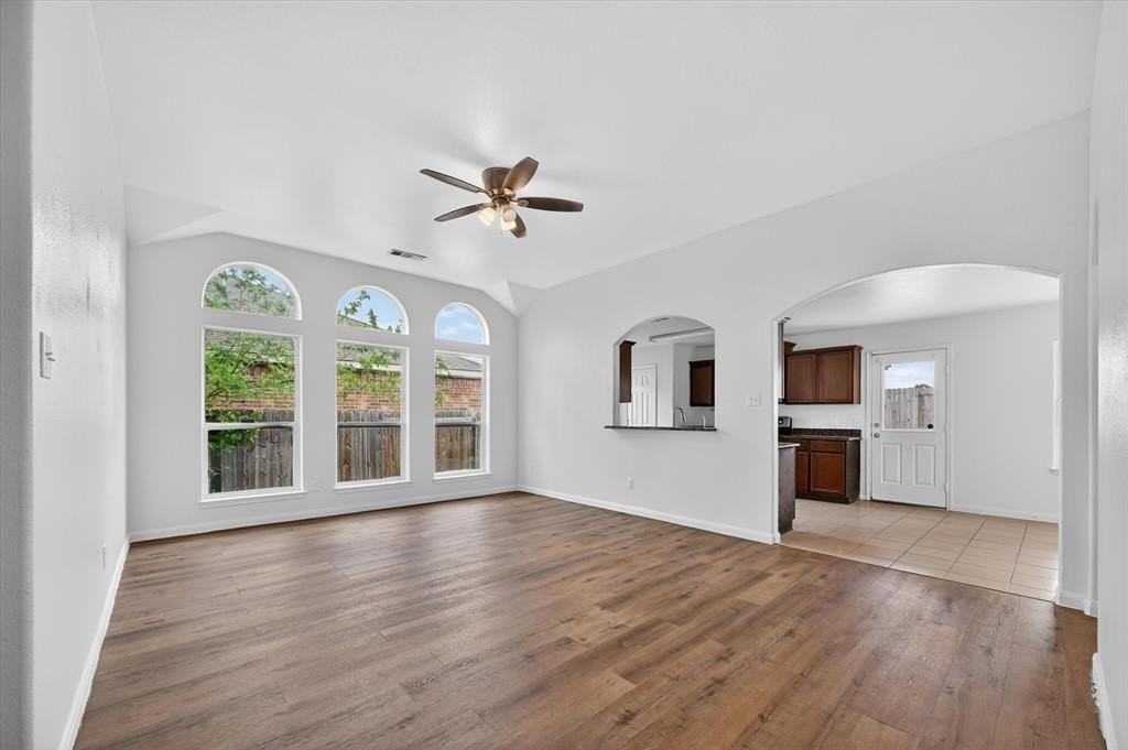 204 Lamont Rd - Photo 6 of 29