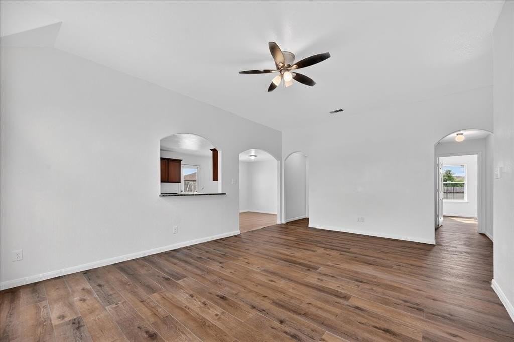 204 Lamont Rd - Photo 7 of 29