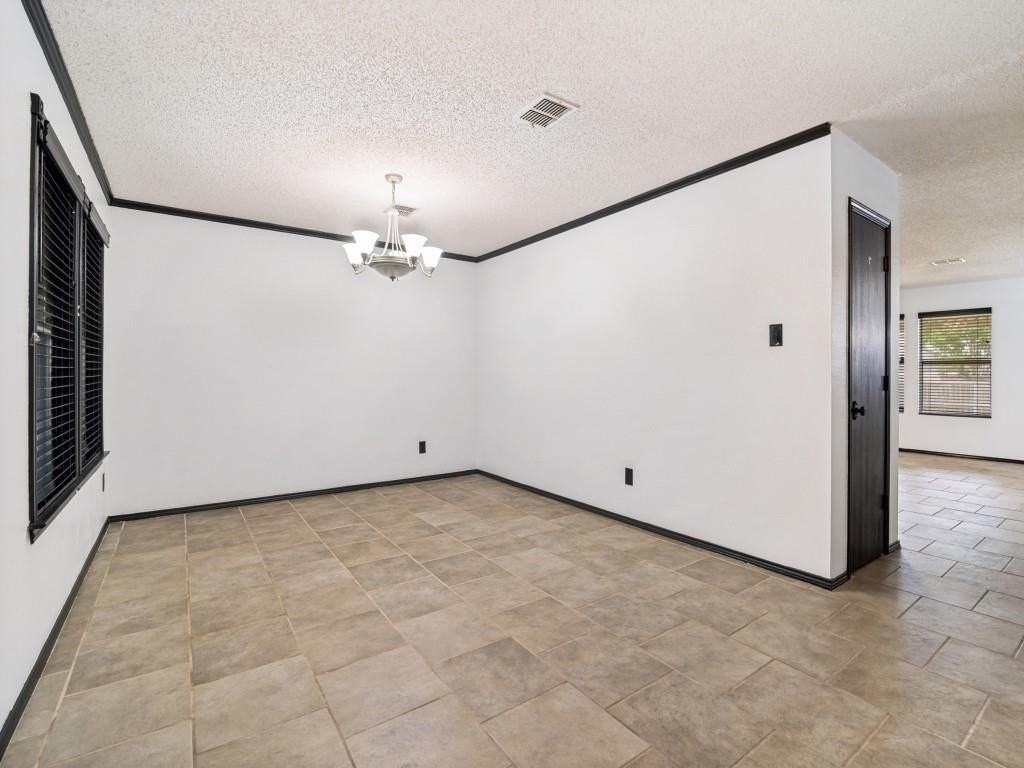 1544 Glenwick Dr - Photo 3 of 36