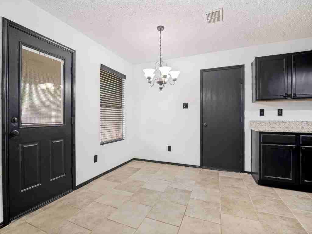 1544 Glenwick Dr - Photo 7 of 36